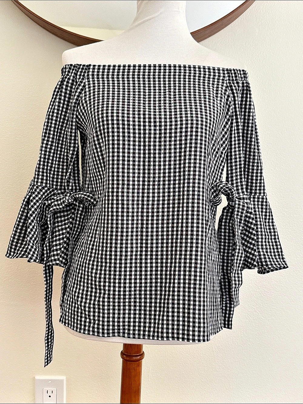 H&M Gingham Off-Shoulder Blouse in Black & White Size 6 Like New